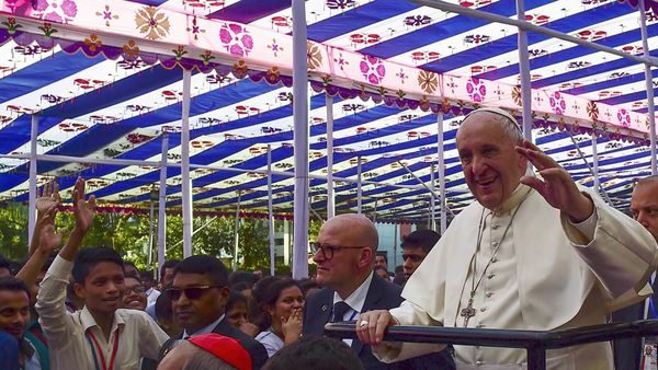 Pope Francis blesses cornerstones of Holy Cross schools in Bangladesh