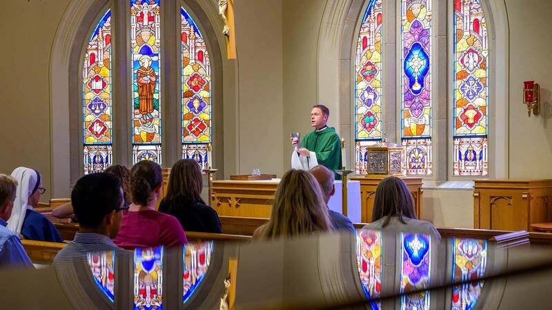 Rev. Kevin Grove, C.S.C. celebrates Mass in the Law School Chapel for the DeNicola Center for Ethics and Culture’s Vita Institute conference.