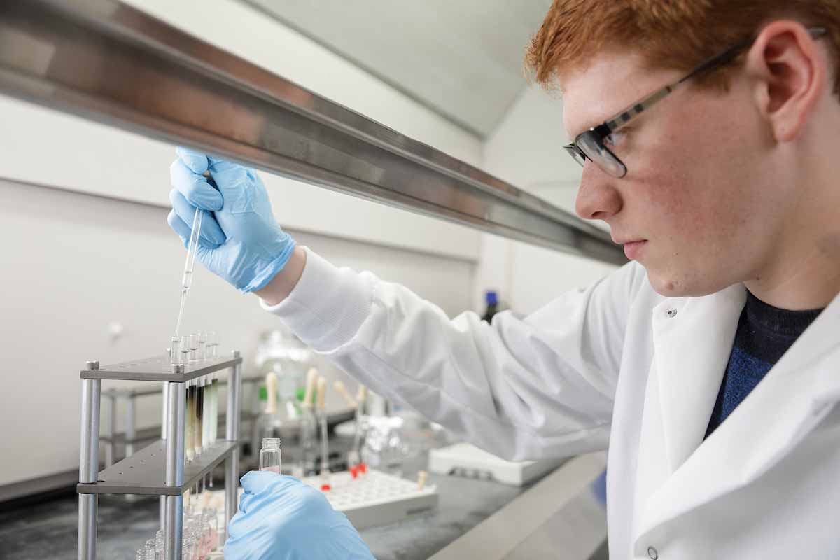 Keith O&rsquo;Connor, in Berke&rsquo;s lab extracting organic material from mud samples